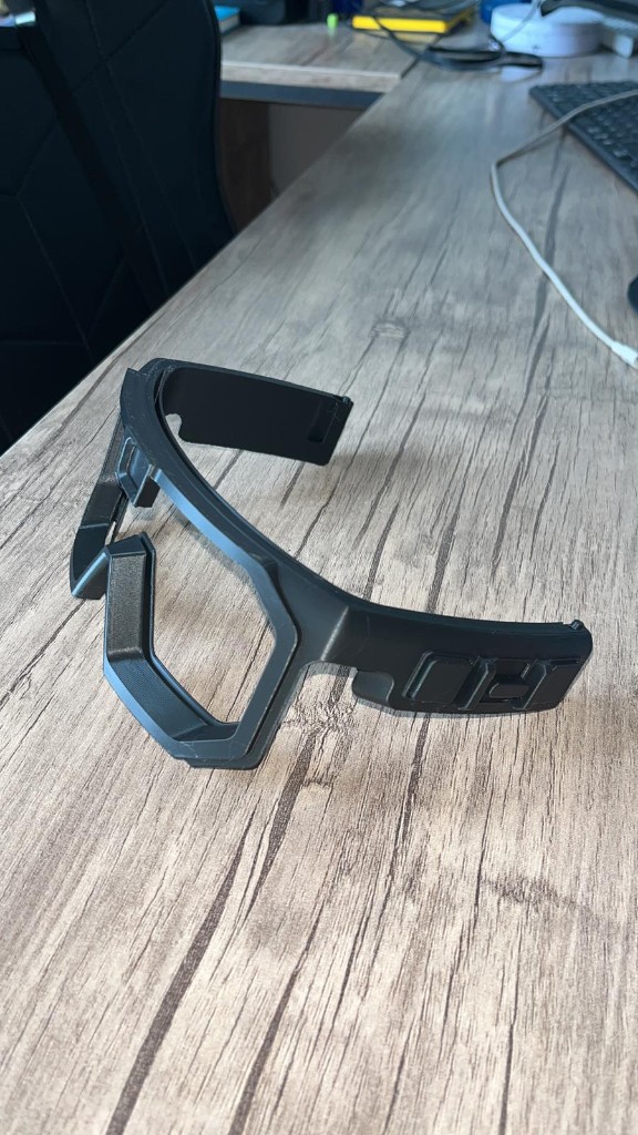 Mat siyah FDM gözlük çerçevesi prototipi