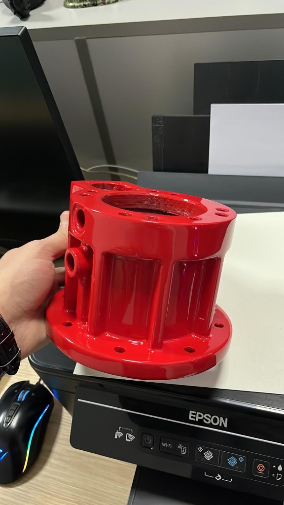 Kırmızı boyalı flanşlı 3D baskı teknik parça
